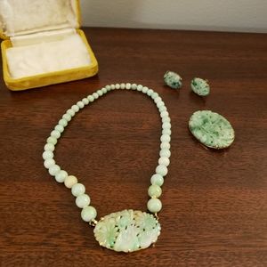 Carved jade & 14kt gold vintage necklace set